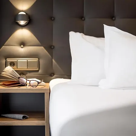 Regina Hotelsuites מלון דירות זולדן