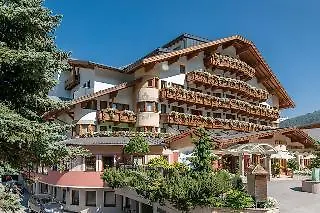 Regina Hotelsuites Apartmanhotel 4*