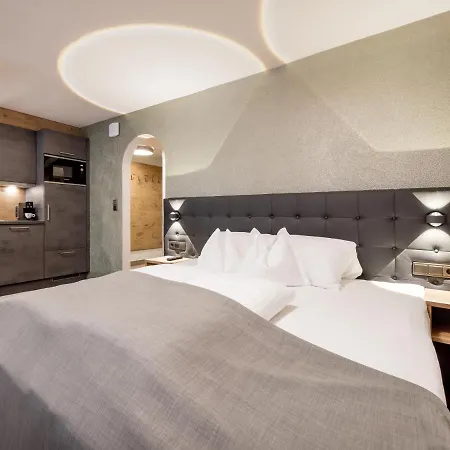 Regina Hotelsuites 4* Sölden