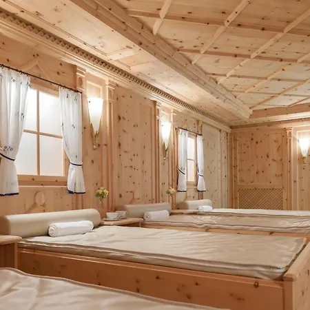 Regina Hotelsuites Apartahotel 4*