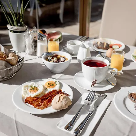 Regina Hotelsuites 4*