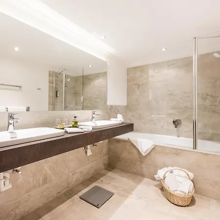 Regina Hotelsuites Апарт-отель 4*