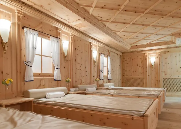 Regina Hotelsuites Lägenhetshotell 4*