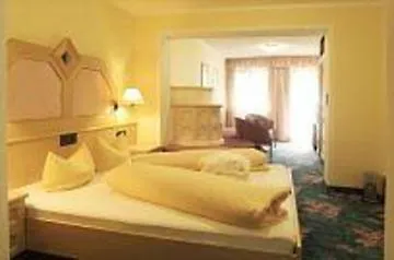 Regina Hotelsuites Apartmanhotel 4*