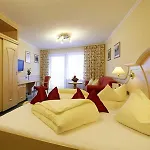 Regina Hotelsuites 4*